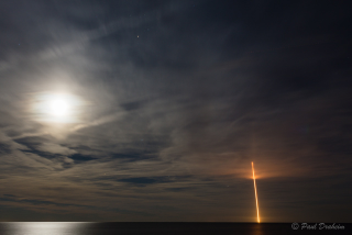 Illustration for article titled 10 Glorious Shots of Last Night's Rocket Launch, Taken By You